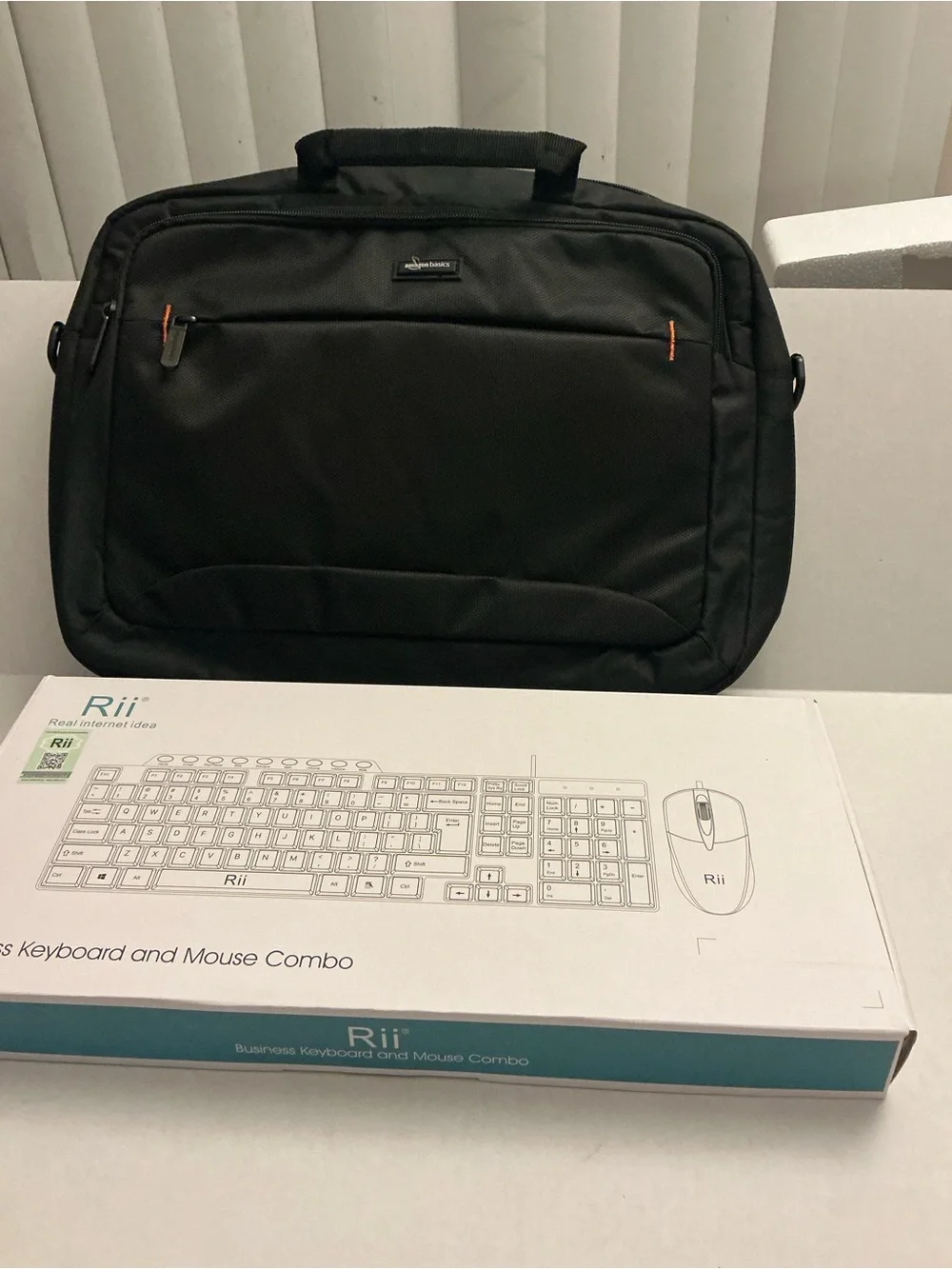 Black Business Laptop  Bag - Unbranded W/ wired keyboard Combo